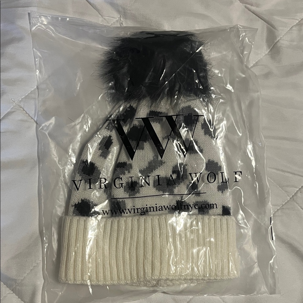 NWT Virginia Wolf Black and White Leopard Pom-Pom Beanie